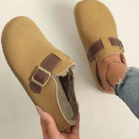 🐎NEW! Women's Tan Slip-On Clogs With Buckle Sz 6 - Picture 2 of 3